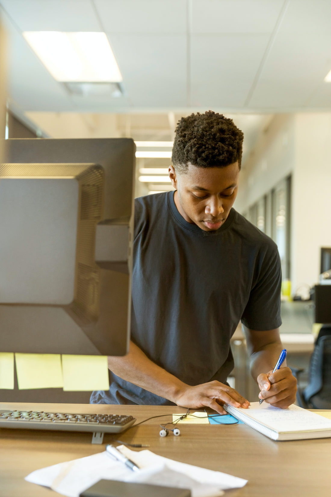 10 EASY WAYS TO STAY ACTIVE WHILE WORKING A DESK JOB